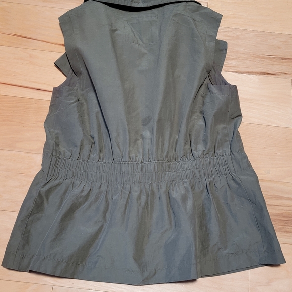 Princess Vera Wang Vest - Picture 2 of 3